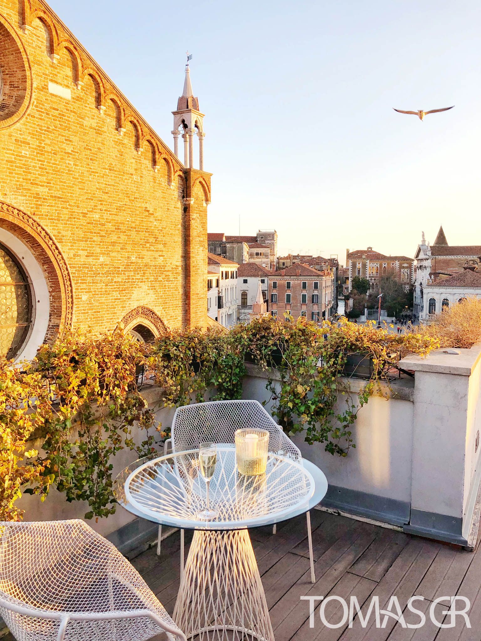 Tomas Gonzalez de Rosenzweig - Rooftop in Venice, Italy