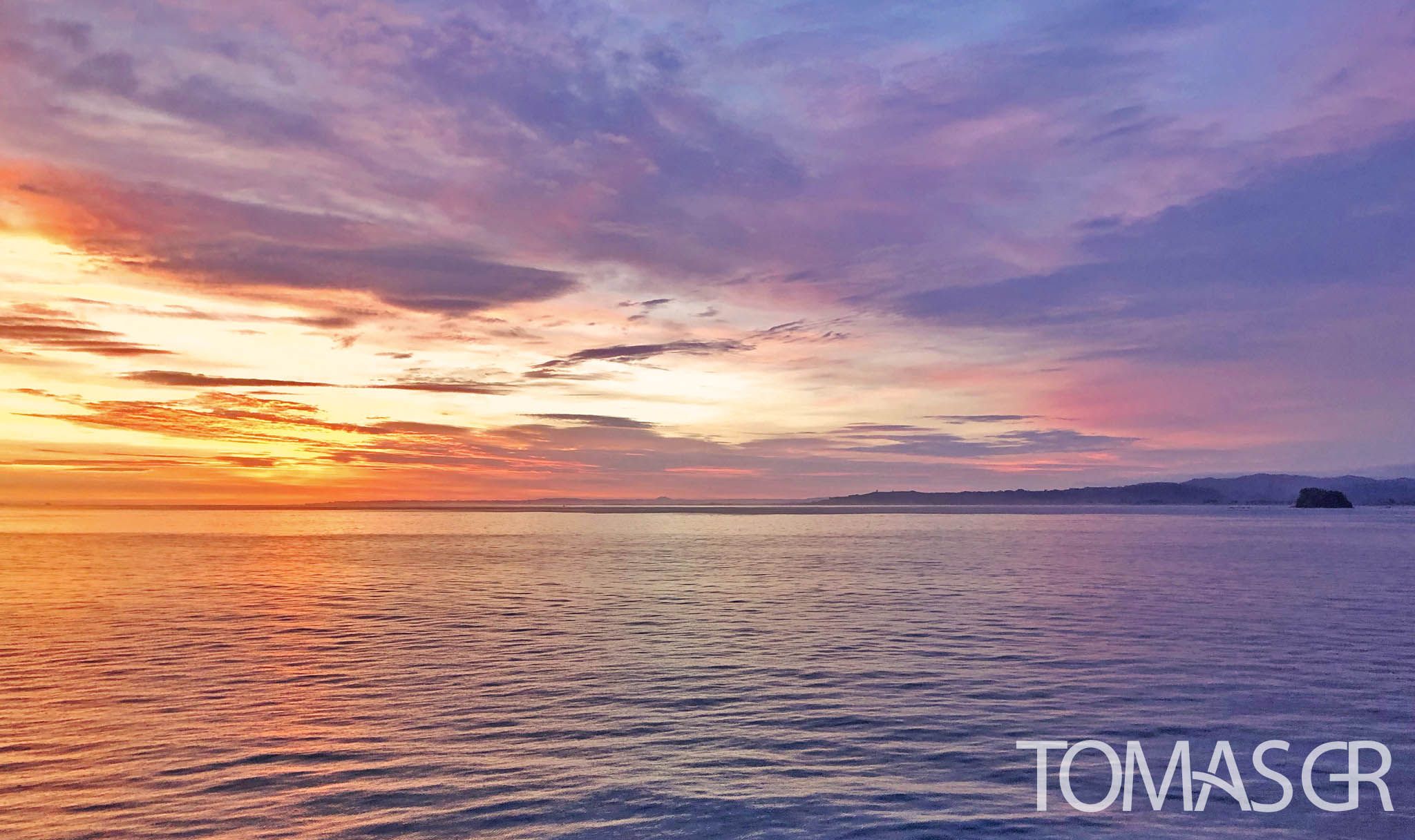 Tomas Gonzalez de Rosenzweig - Sunrise in Tauranga, New Zealand