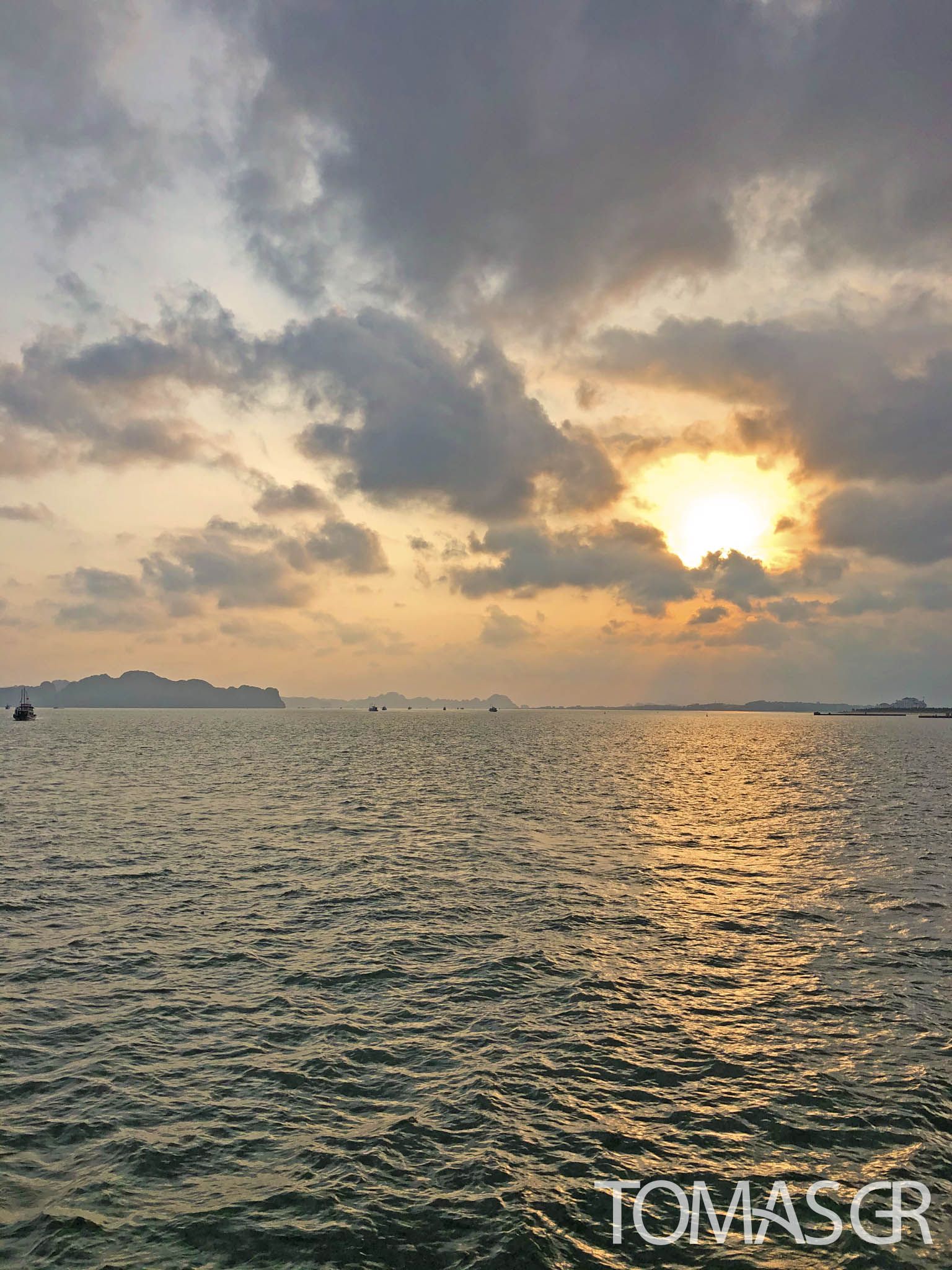 Tomas Gonzalez de Rosenzweig - Sunset in Vietnam