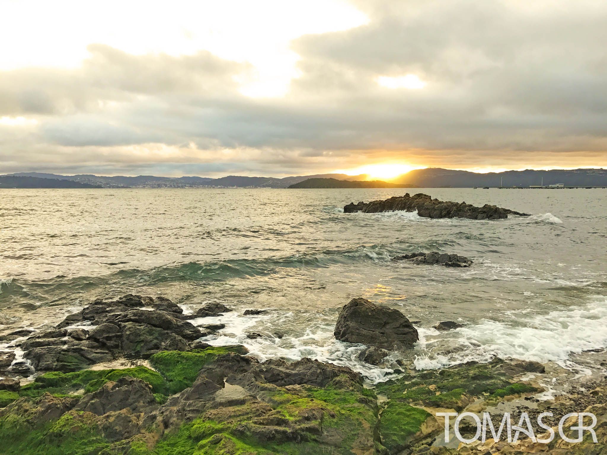 Tomas Gonzalez de Rosenzweig - Sunset in Wellington, New Zealand