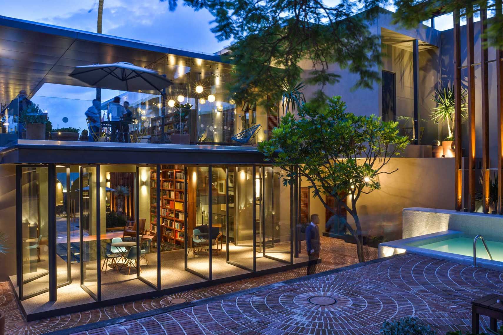 Hotel Criol Queretaro - Back Patio